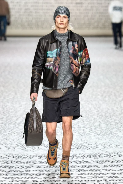 Look 49
